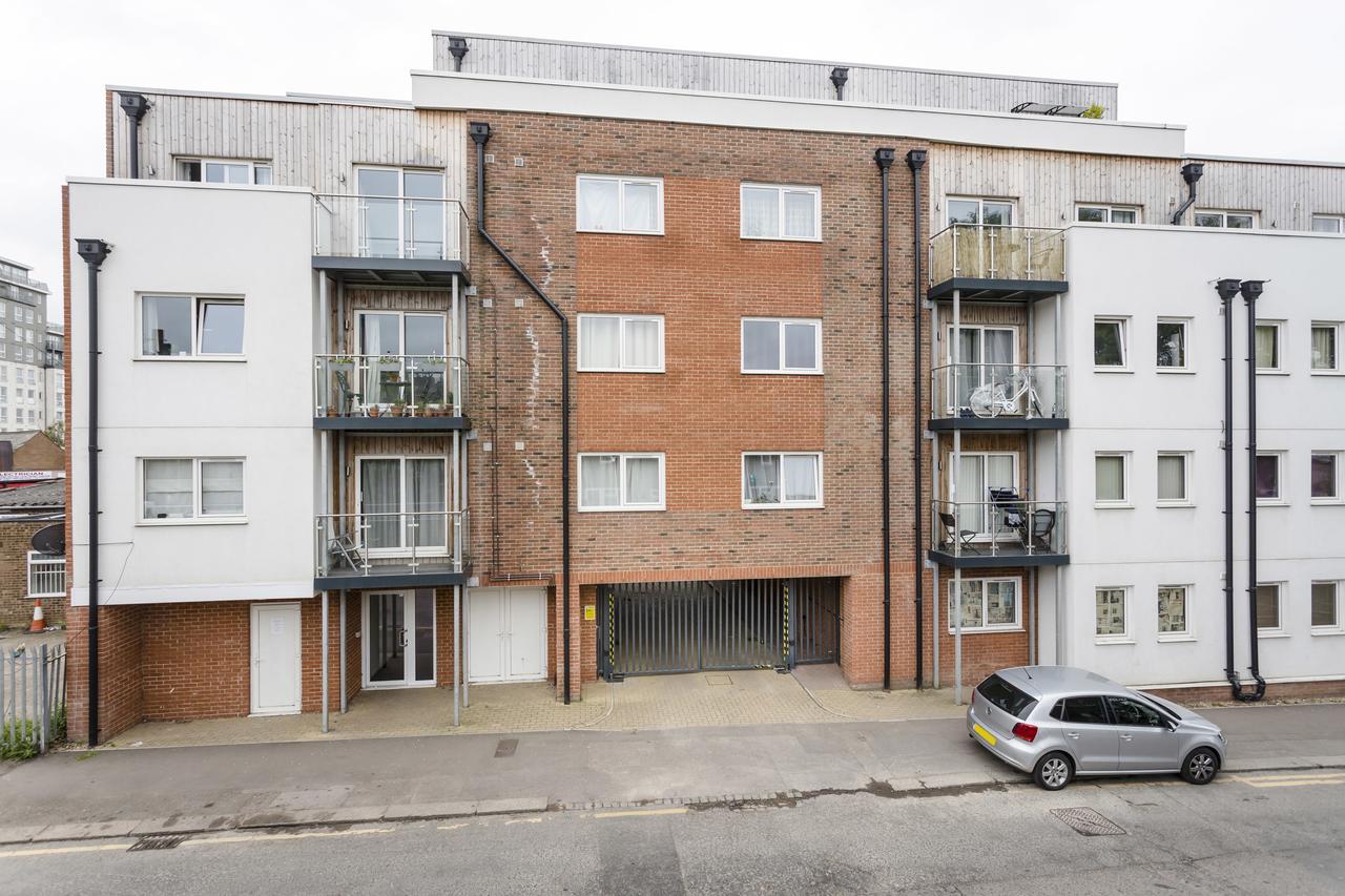 1 Bed Apt Sleeps 4 Apartment Luton  Exterior photo