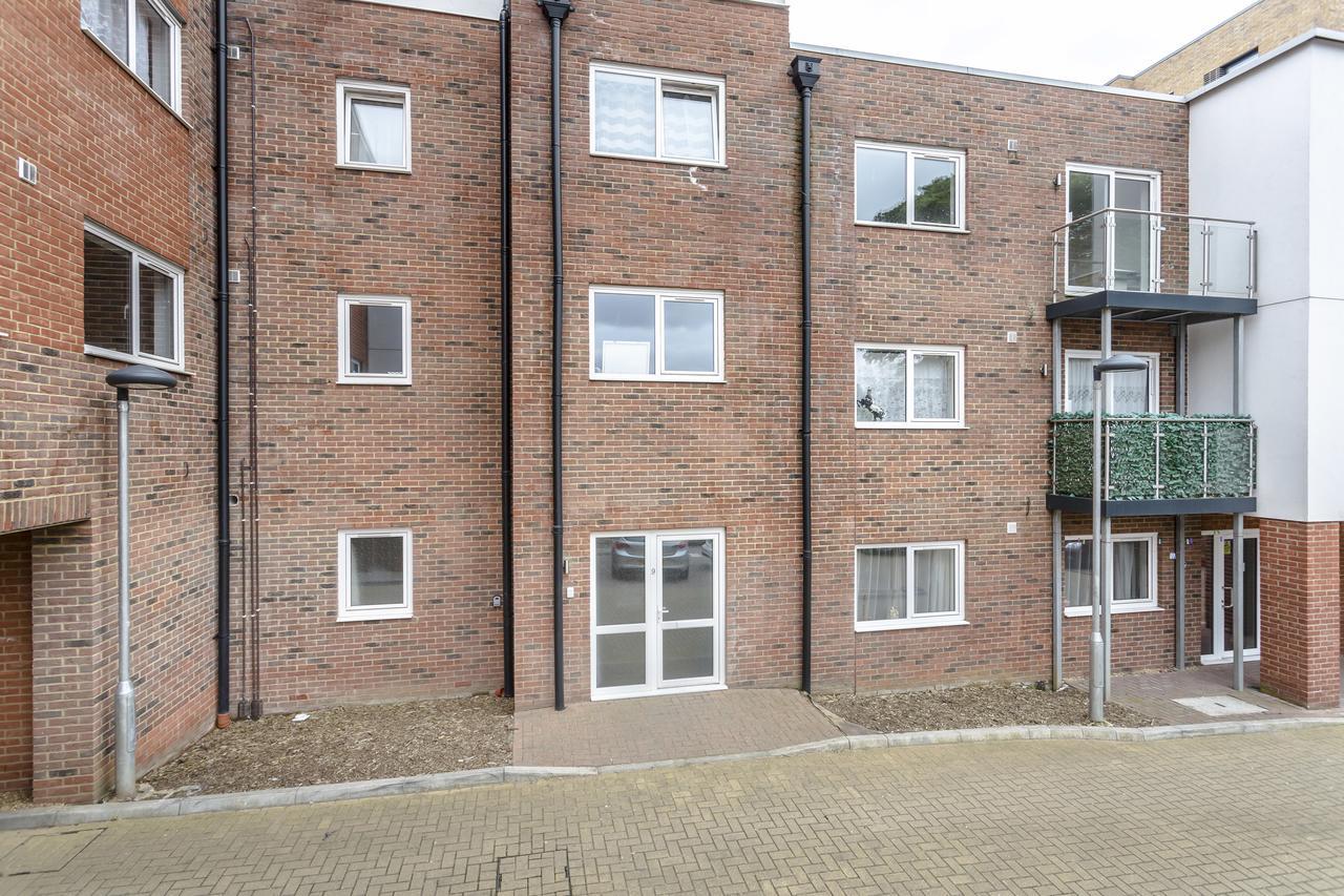 1 Bed Apt Sleeps 4 Luton  Exterior photo