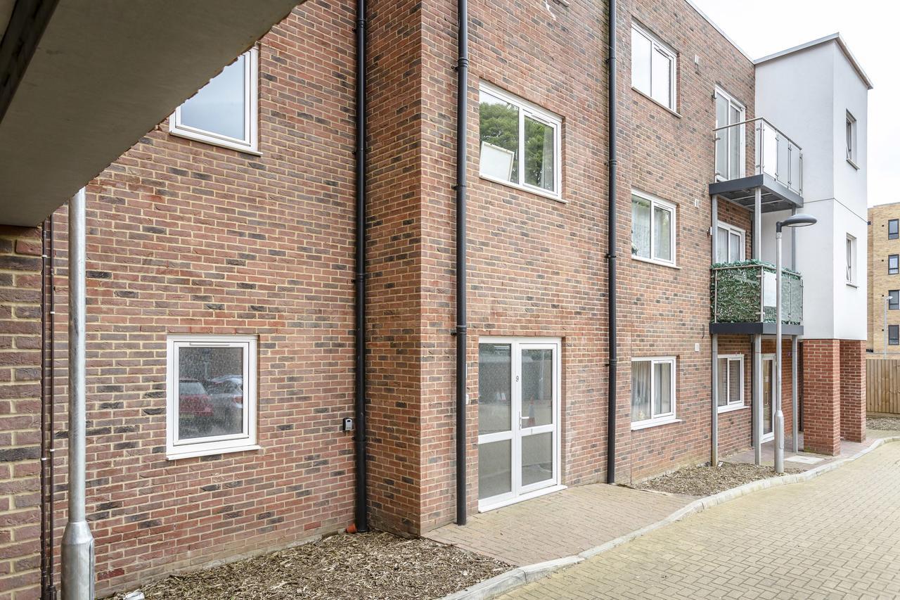 1 Bed Apt Sleeps 4 Apartment Luton  Exterior photo